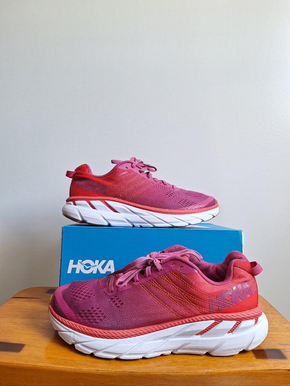 HOKA ONE ONE Women's Clifton 6 'Poppy Red Cactus Flower' Size 9